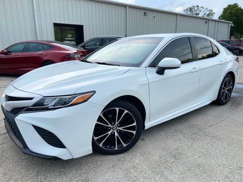 Used 2020 Toyota Camry SE AWD/4WD image 1