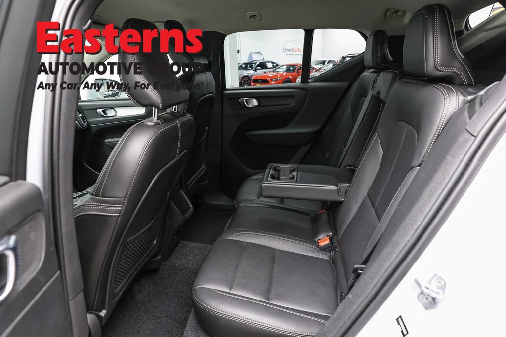 Used 2021 Volvo XC40 T4 Momentum FWD image 21