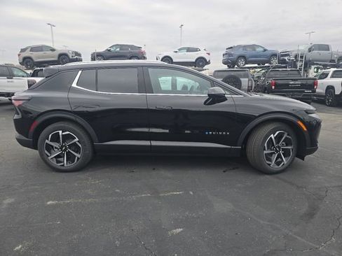 New 2026 Chevrolet Equinox EV LT FWD image 17