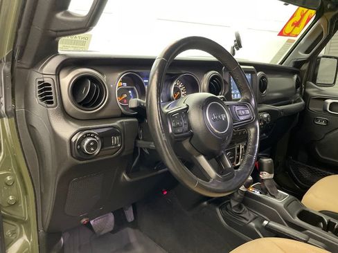 Used 2023 Jeep Gladiator Sport AWD/4WD image 18