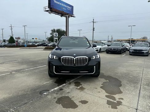 Certified 2025 BMW X5 sDrive40i w/ Climate Comfort Package image 2