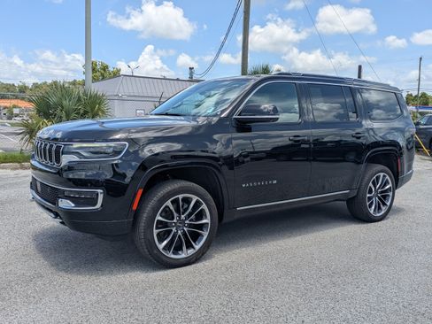 Used 2024 Jeep Wagoneer Series III w/ Premium Group I AWD/4WD image 8