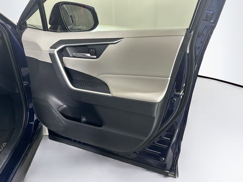 Used 2020 Toyota RAV4 XLE w/ XLE Grade Weather Package image 31