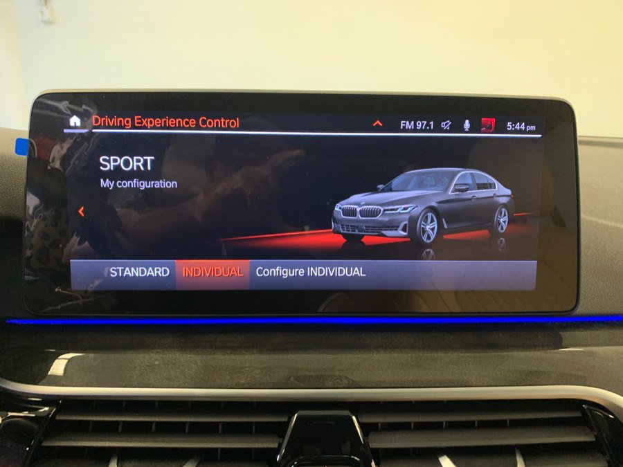 Used 2023 BMW 530i w/ Premium Package RWD image 27
