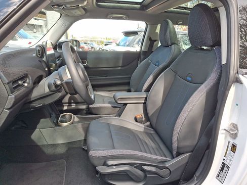 Certified 2025 MINI Cooper S image 11