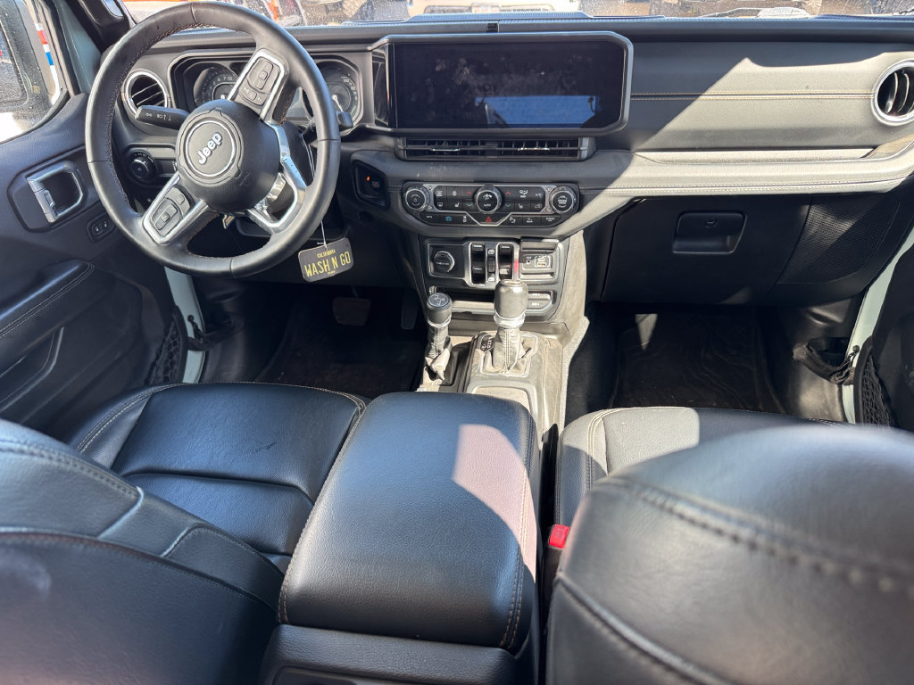 Used 2024 Jeep Wrangler Unlimited Sahara w/ Technology Group AWD/4WD image 10