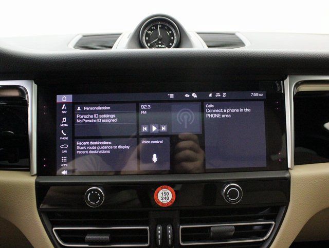 Used 2024 Porsche Macan AWD/4WD image 34