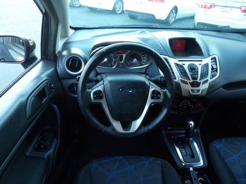 Used 2013 Ford Fiesta SE FWD image 5