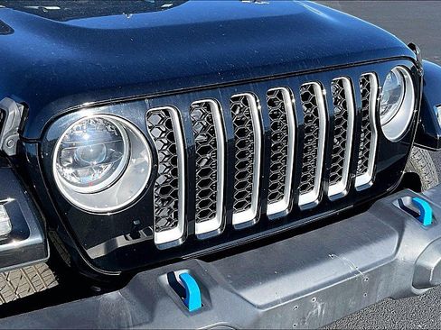 Used 2023 Jeep Wrangler Unlimited Sahara AWD/4WD image 28