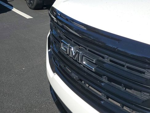 Certified 2023 GMC Acadia SLT w/ Elevation Edition image 10