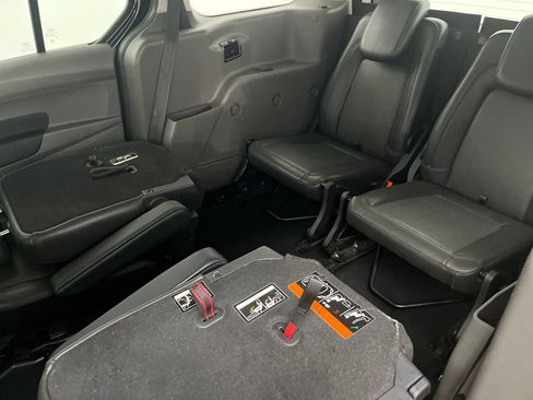 Used 2022 Ford Transit Connect XL FWD image 12