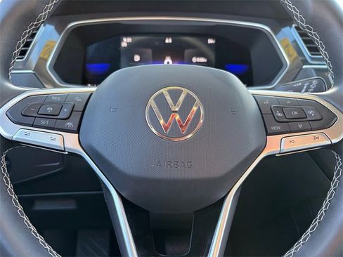 Used 2022 Volkswagen Tiguan SE image 33