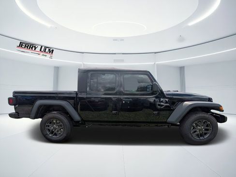 New 2025 Jeep Gladiator Sport image 2