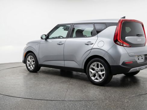 Used 2025 Kia Soul LX w/ LX Technology Package FWD image 6