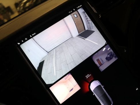 Used 2018 Tesla Model X 75D image 38