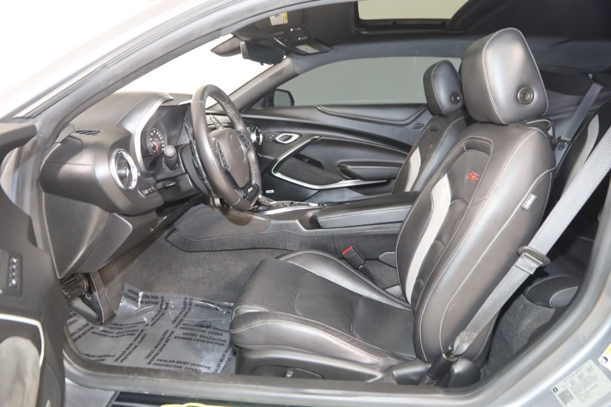 Used 2020 Chevrolet Camaro SS RWD image 12