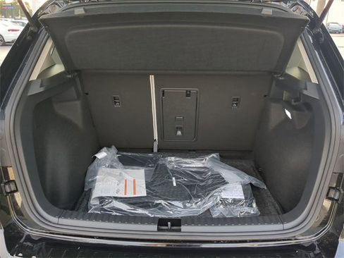 New 2025 Volkswagen Taos SE image 9