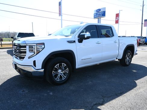 Used 2025 GMC Sierra 1500 SLT image 7