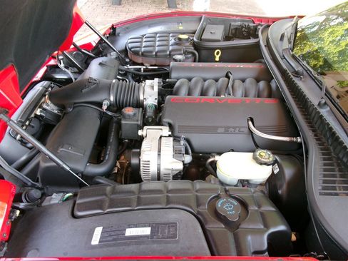 Used 1999 Chevrolet Corvette Coupe w/ Roof Pkg RWD image 32