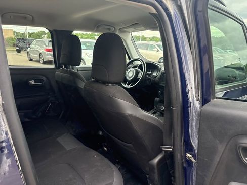 Used 2018 Jeep Renegade Altitude AWD/4WD image 28