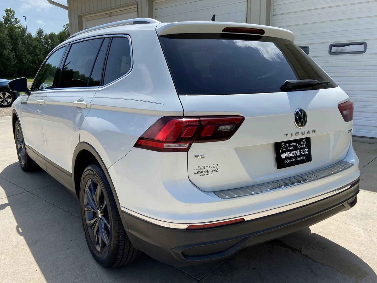 Used 2023 Volkswagen Tiguan SE w/ Panoramic Sunroof Package AWD/4WD image 5