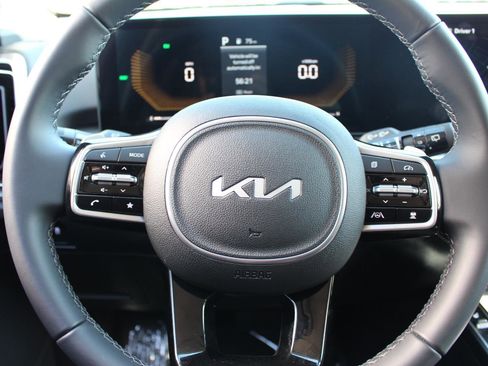 Certified 2025 Kia Sorento EX image 19
