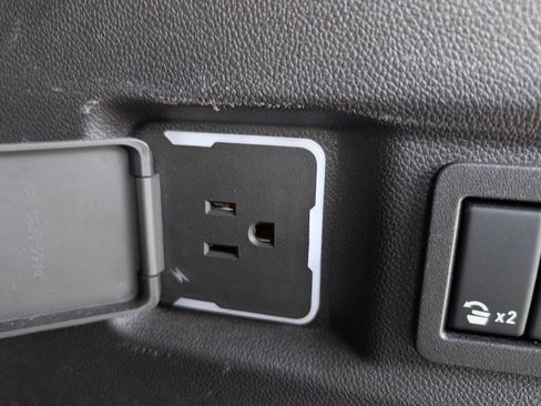 Used 2025 GMC Yukon Denali image 36