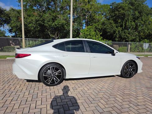 Used 2025 Toyota Camry XSE FWD image 11