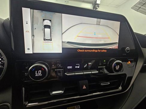 Used 2024 Toyota Highlander Limited image 21