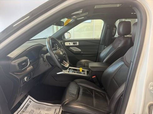 Used 2022 Ford Explorer Platinum w/ Technology Package AWD/4WD image 16