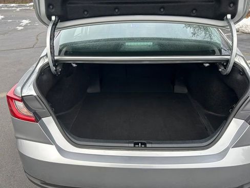 Used 2025 Toyota Camry LE image 28