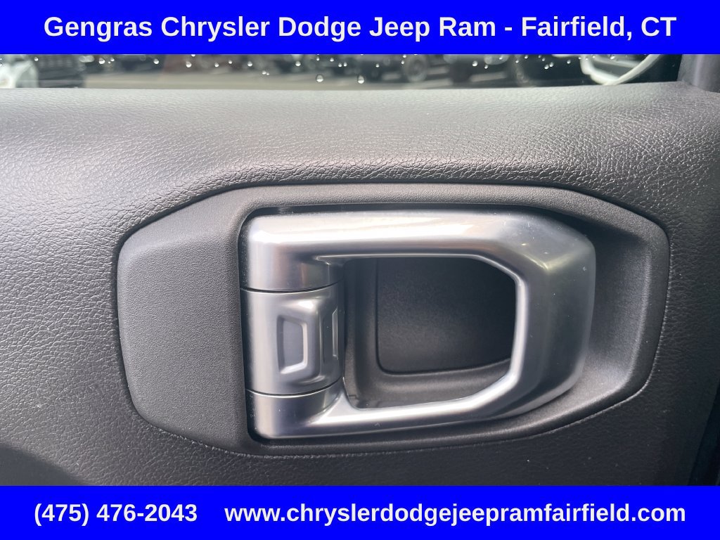 Used 2024 Jeep Wrangler Unlimited w/ Convenience Group AWD/4WD image 41