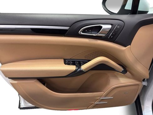 Used 2014 Porsche Cayenne image 14