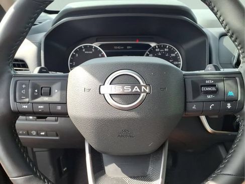 Used 2025 Nissan Rogue SV FWD image 13