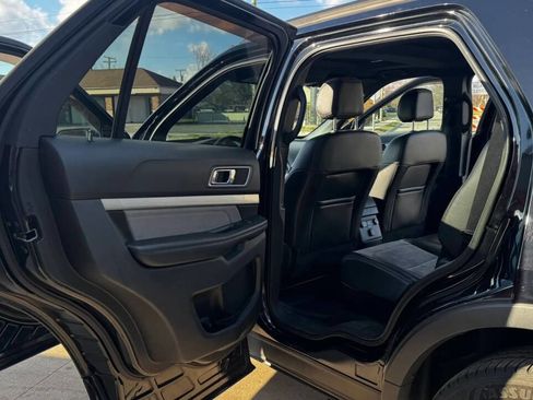 Used 2017 Ford Explorer XLT w/ Equipment Group 202A image 15