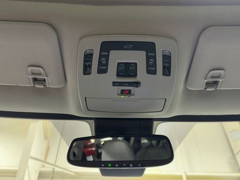 Used 2023 Toyota Sienna XLE FWD image 27