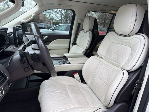 Used 2024 Lincoln Navigator Black Label image 10