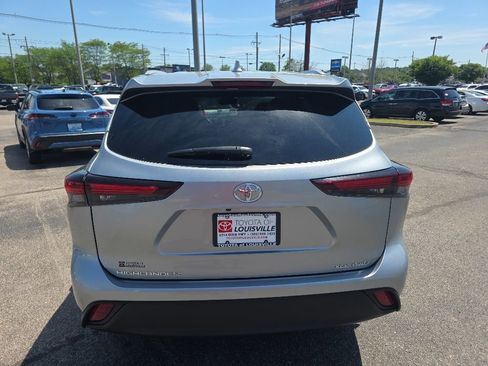 Used 2025 Toyota Highlander XLE AWD/4WD image 6