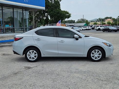 Used 2019 Toyota Yaris L FWD image 8