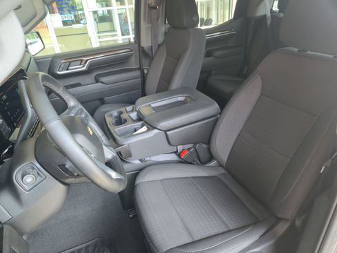 Used 2023 Chevrolet Silverado 1500 LT AWD/4WD image 9