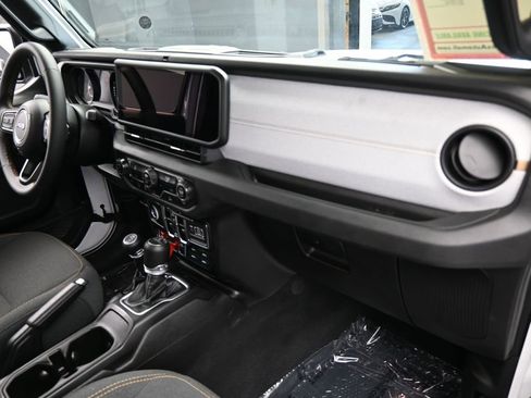 Used 2024 Jeep Gladiator Sport image 46