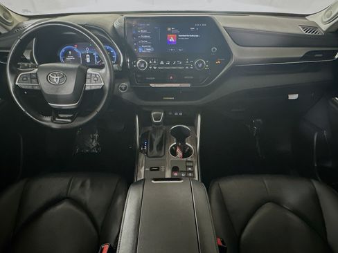 Used 2024 Toyota Highlander Limited FWD image 27