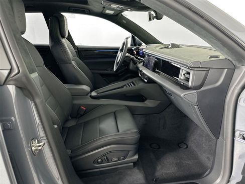 Certified 2025 Porsche Macan Turbo Electric AWD/4WD image 29