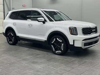 Used 2024 Kia Telluride S w/ S Sunroof Package