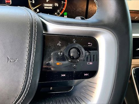 Used 2025 INFINITI QX80 Sensory image 24