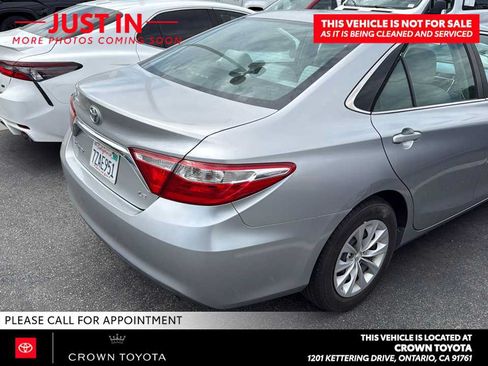 Used 2017 Toyota Camry LE FWD image 2