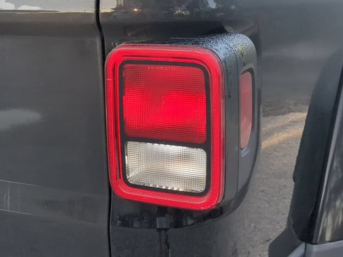 Used 2023 Jeep Gladiator Sport AWD/4WD image 45