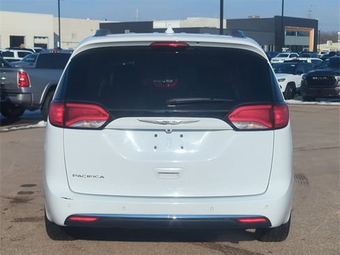 Used 2020 Chrysler Pacifica Touring-L Plus w/ Tire & Wheel Group image 4