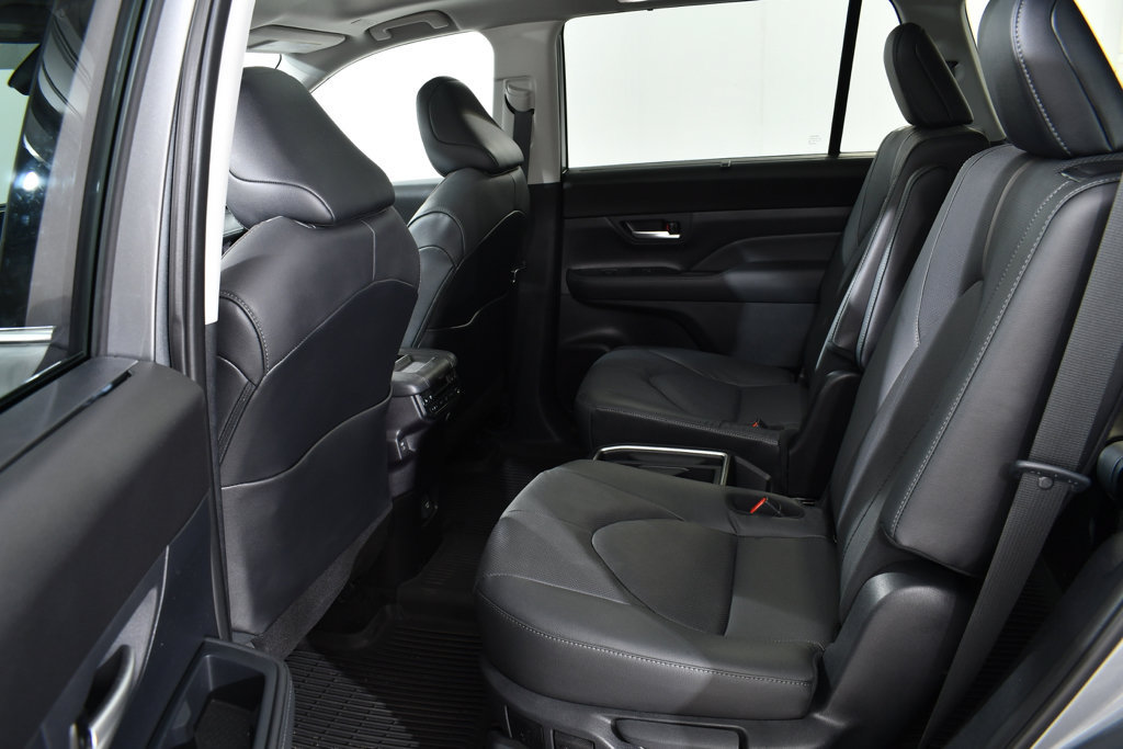 Used 2026 Toyota Grand Highlander AWD image 16