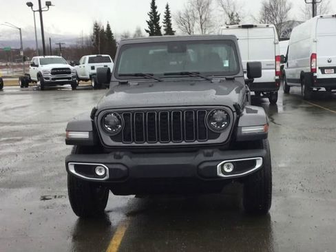 New 2025 Jeep Gladiator Sport image 3